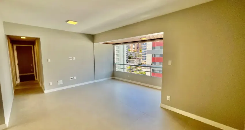 Apartamento a venda no caminho das árvores com 3 quartos e reformado