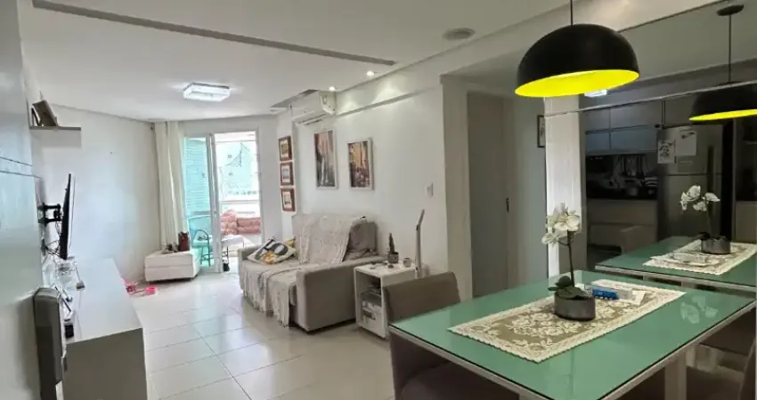 Apartamento a venda em armação com 2 quartos varanda e armarios