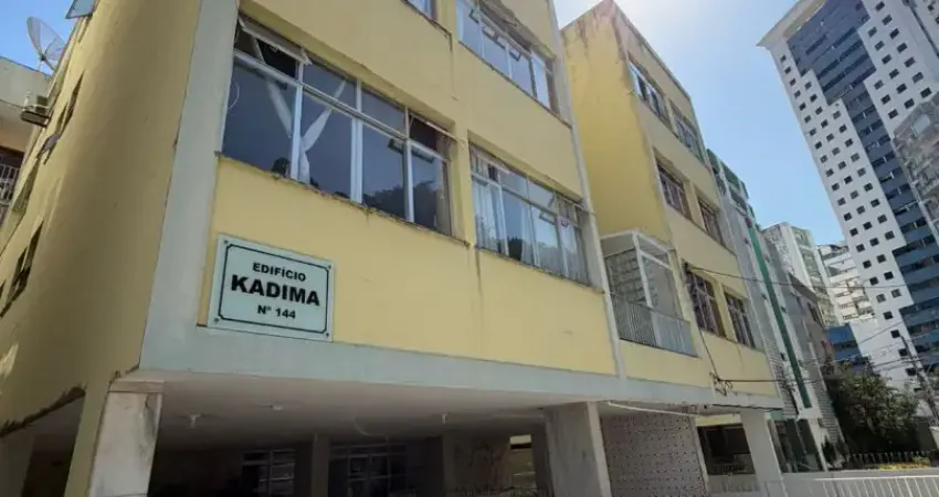 Apartamento a venda na barra com 3 quartos com dependência e armários