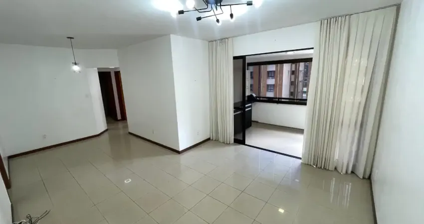 Apartamento a venda no pituba ville com 3 quartos dependência armários e varanda