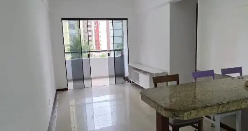 Apartamento a venda na pituba com 2 quartos com armarios e varanda