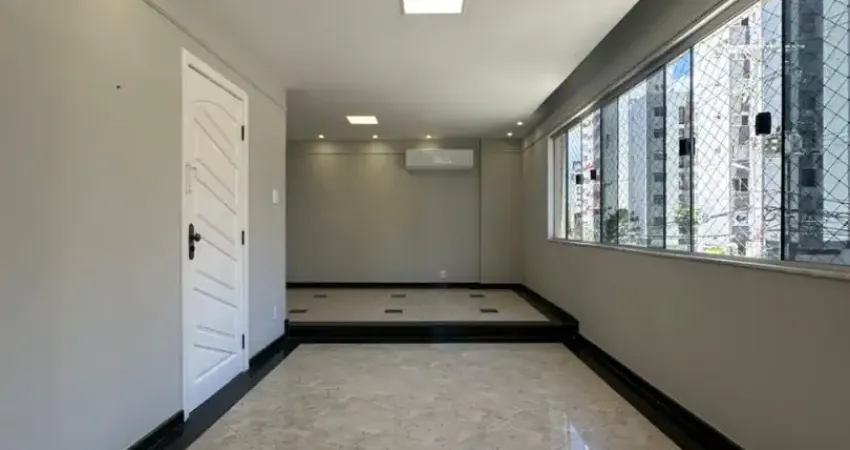 Apartamento a venda no costa azul com 3 quartos dependência e nascente