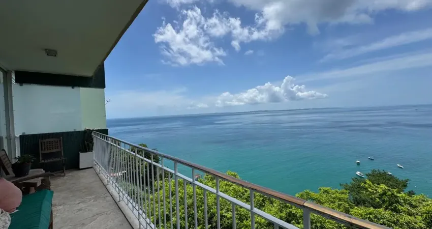 Apartamento a venda no Corredor da Vitoria com 4 suites vista mar reformado e varanda gourmet