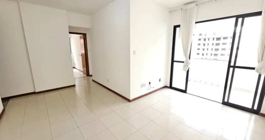 Apartamento a venda no Stiep com 3 quartos varanda e armarios no Baia Azul