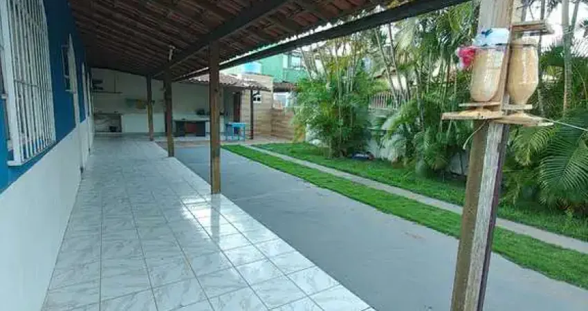 Imperdível casa à venda em fundão-es, bairro praia grande: 2 quartos, 1 sala, 2 banheiros, 5 vagas de garagem - 110m².