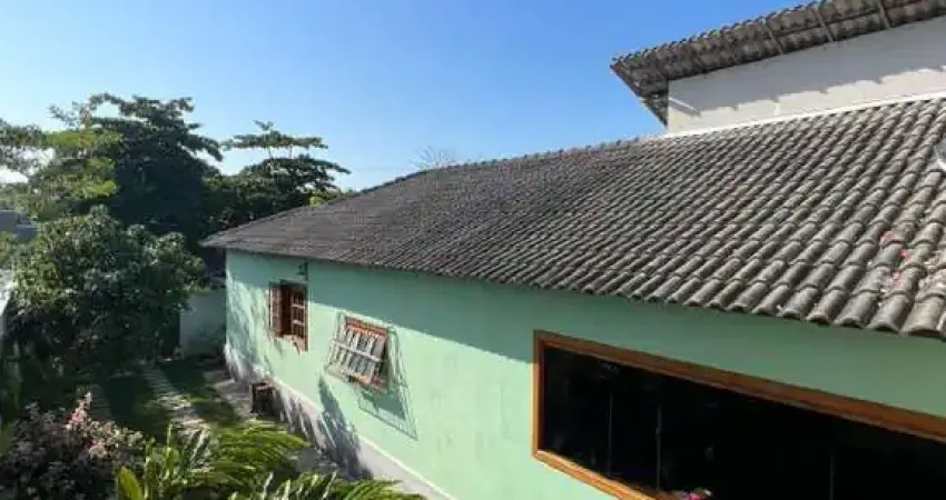 Manguinhos, serra es; casa com 3 quartos, e parte em construção.