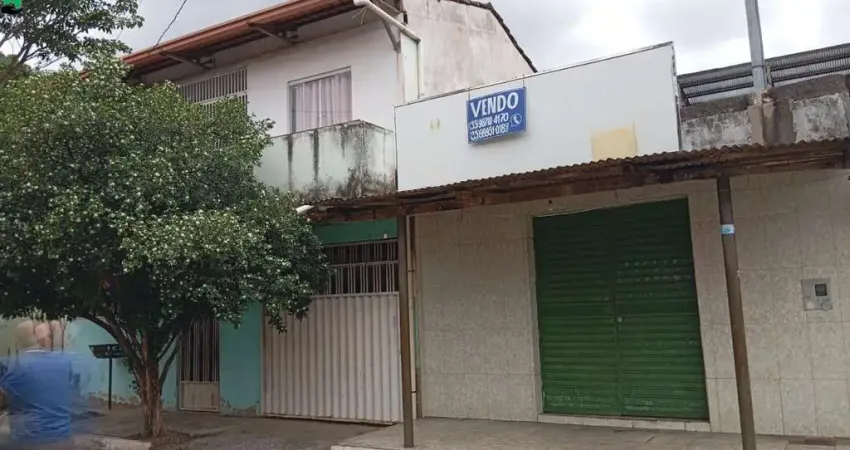 Casa com 3 quartos à venda na Rua Trinta e Cinco, 13, Santos Dumont I, Governador Valadares