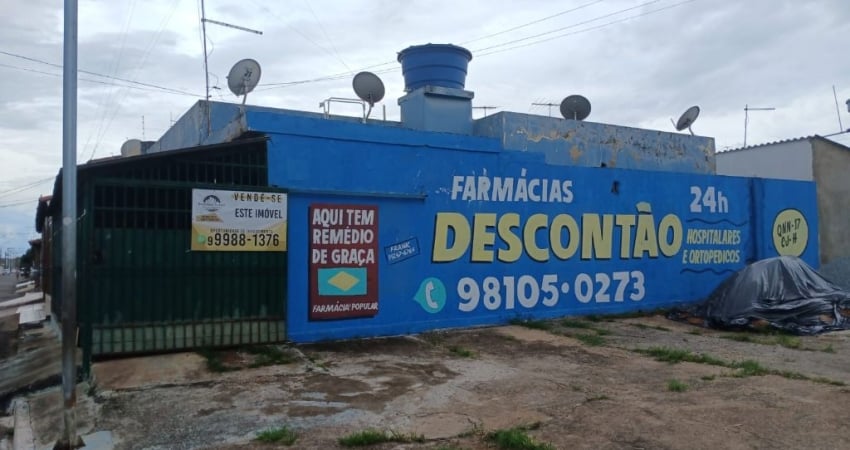 QNP 14 - Vende-se Casa de Esquina - Grande Potencial para Comércio