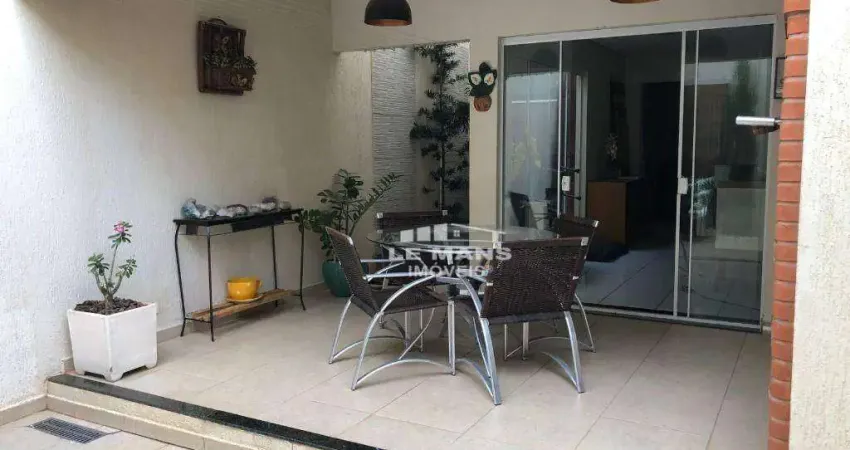 Casa sobrado a venda, 3 quartos, 1 suíte, 2 vagas, no bairro Caxambu em Piracicaba - SP