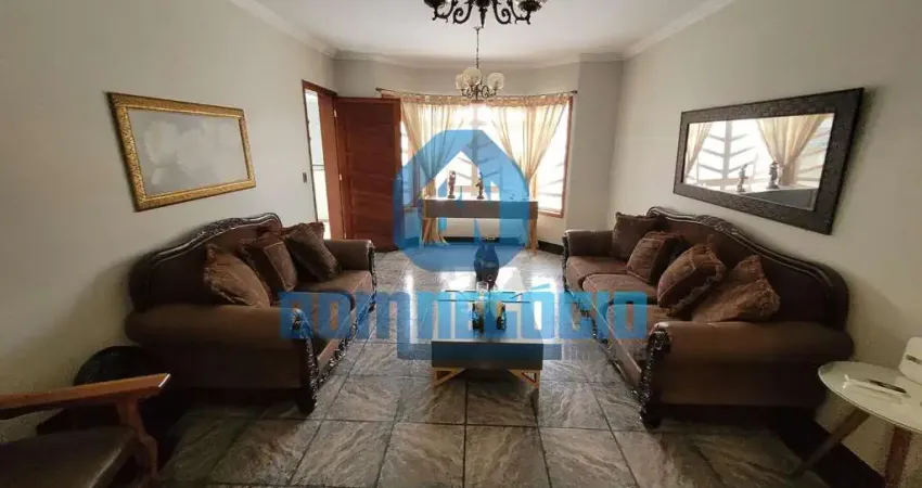 Imóvel à venda com uma casa e um prédio no VILA MARIANA, GV - MG