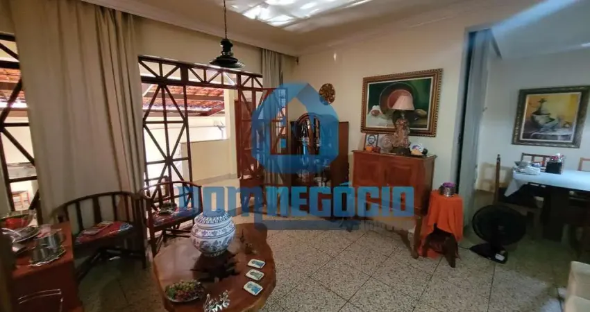 Casa com 7 dormitórios em lote inteiro à venda, BAIRRO GRÃ-DUQUESA, GOVERNADOR VALADARES - MG