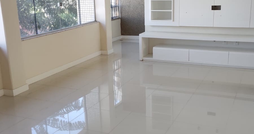 Apartamento à venda 3 quartos na Graça