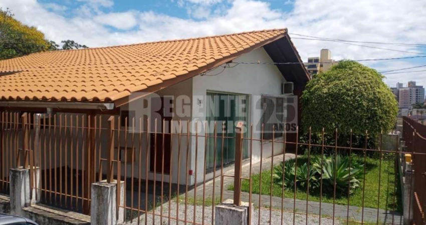 Casa à venda no bairro Estreito em Florianópolis