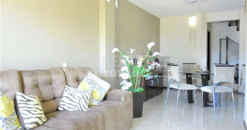Casa à venda com 7 quartos no bairro Agrônomica em Florianópolis.