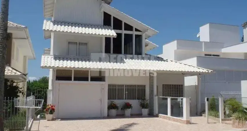 Excelente casa 03 dormitórios em São José