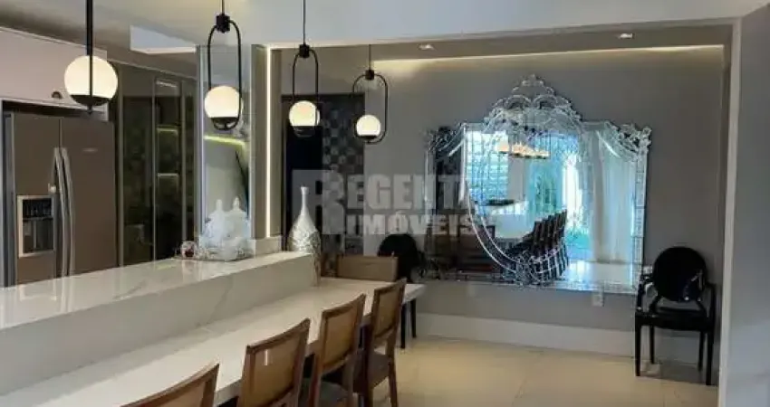 CASA de 3 DORMITÓRIOS À VENDA NO CENTRO DE FLORIANÓPOLIS - SC