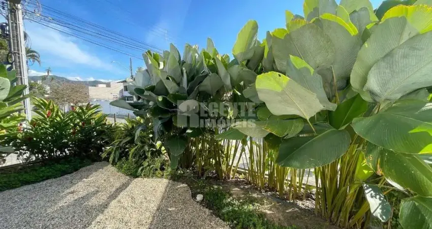 Casa à venda no bairro Parque São Jorge em Florianópolis