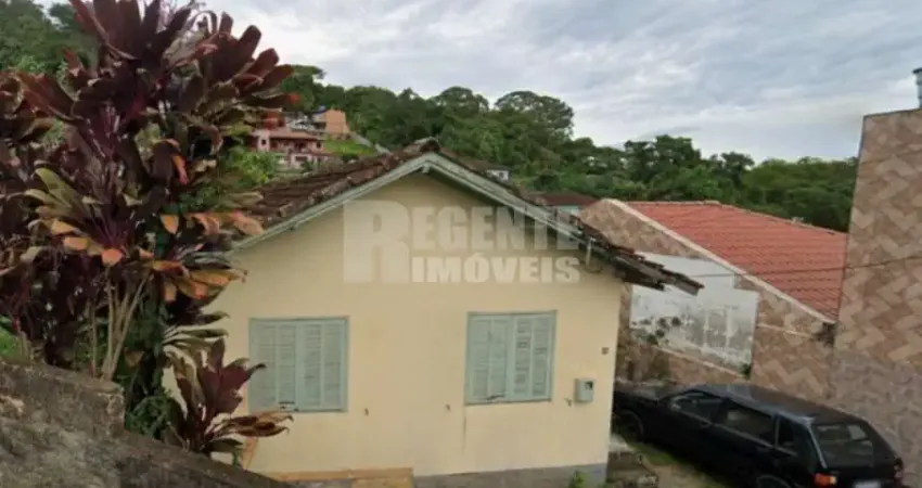 Terreno com duas casas no bairro córrego grande - florianópolis