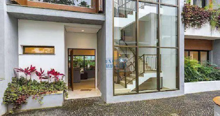 Casa de Condomínio com piscina, sauna e 4 suítes - à venda no Alto da Boa Vista - Agende sua visita!!