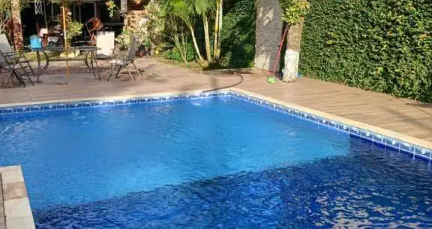 Chácara à venda em Guararema-SP, Bairro Lambari: 3 quartos, 3 salas, 3 banheiros, 3 vagas de garagem, 389m² de área.
