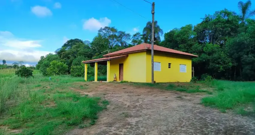 Sítio de 125.598m² à venda em São Miguel Arcanjo-SP, bairro Zona Rural; 2 quartos, 2 salas, 1 banheiro, 3 vagas de garagem