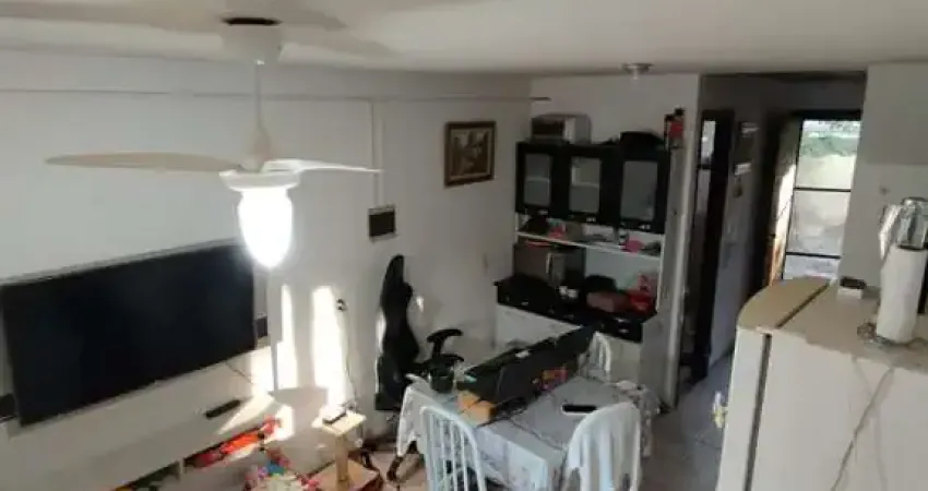 Venha morar em um apartamento incrível, perfeito para você e sua família! Este apartamento conta com 2 quartos(sendo um quarto grande dividido Por um