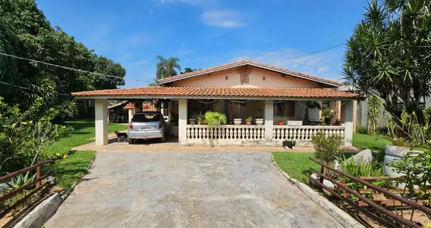 Chácara à venda em Sumaré-SP, Chácara Primavera: 3 quartos, 3 salas, 2 banheiros, 15 vagas, 224,91 m². Aproveite!