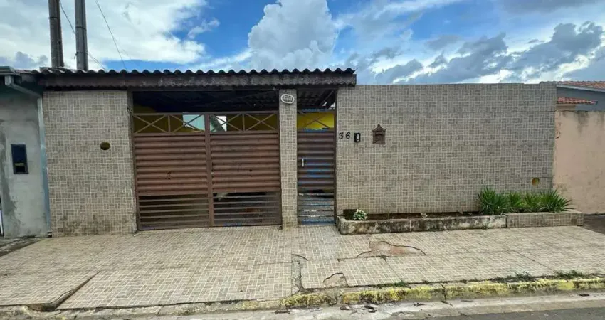 Imperdível casa à venda em Tatuí-SP, bairro Tanquinho, 3 quartos, 1 sala, 1 banheiro, 2 vagas, 120m². Confira já!