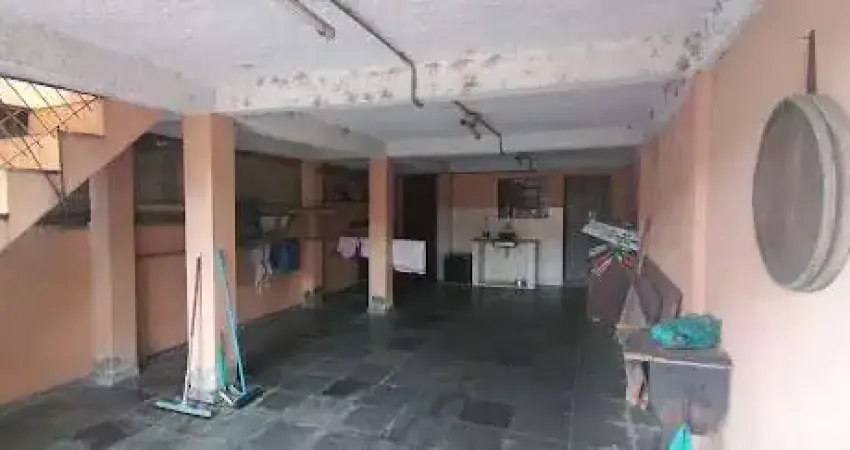 Imóvel de alto padrão na Vila Martinez: casa à venda em Jacareí-SP com 3 quartos, 2 salas, 1 banheiro e 2 vagas de garagem