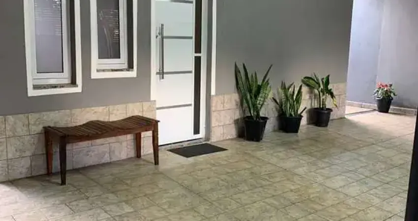 Casa à venda em Tatuí-SP, no Residencial Vida Nova Tatuí! 2 quartos, 1 sala, 2 banheiros, 2 vagas de garagem, 90m².
