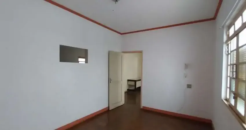Casa Térrea 126m2 3 Dorms, Sala Ampla, Cozinha, Banheiro, Região Central de Jacareí Próximo a Supermercados, Shopping, escolas. farmácias e muito mais