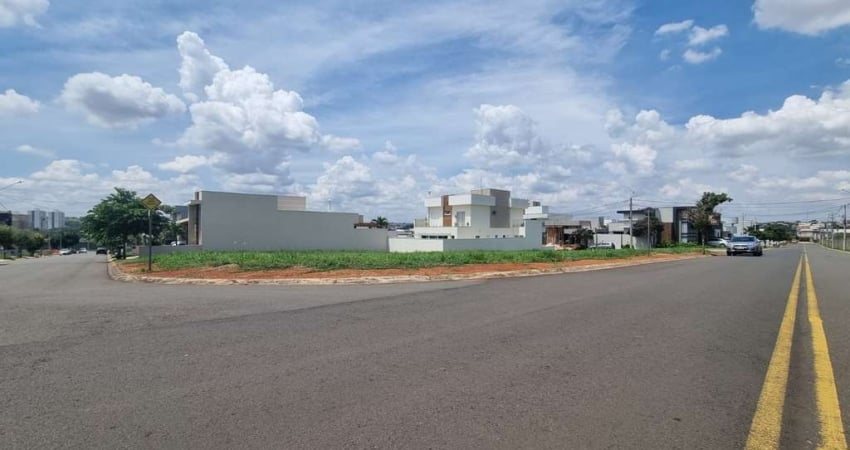 Lote Terreno Esquina Jatoba  310 mts  Ótima localização  Aceita financiamento  330K