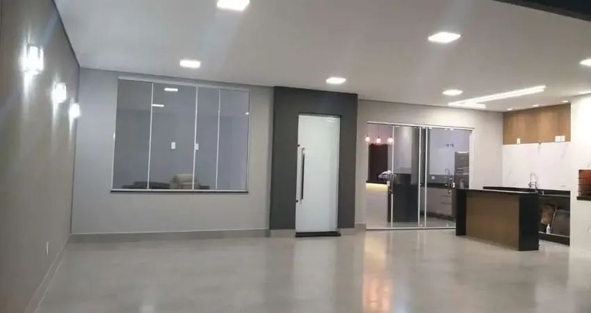 Casa térrea 187,65 m, terreno 250 m 3 Suítes, 5 banheiros,  Escritório c/ Ar-Condicionado, Cozinha, Sala Estar e Jantar c/ pé direito alto, Área Servi