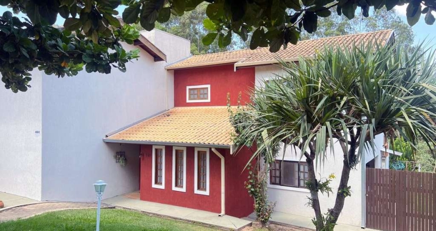 Casa Duplex 205m2 3 Dorms sendo 2 Suítes uma com Closet e 1 Dorm no Térreo, 1 Sala de Estar com vista para Mata e acesso a Varanda Gourmet - 1 Sala de