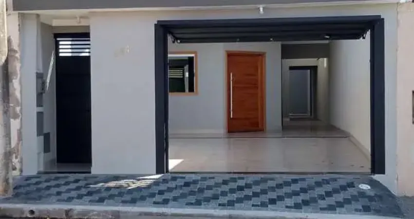 Casa Duplex 138m3 3 Dorms 1 Suíte c/Varanda, Piso térreo com sala de estar e jantar integradas com a cozinha, banheiro social, garagem para 03 carros