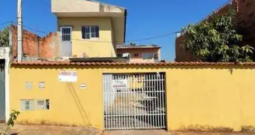 OPORTUNIDADE DE INVESTIMENTO!!   Imóvel a venda com possibilidade de ótimo retorno financeiro!   Tratasse de um imóvel com 4 casas, cada casa contendo:  ?? um dormitório; ?? sala, cozinha e banheiro; 