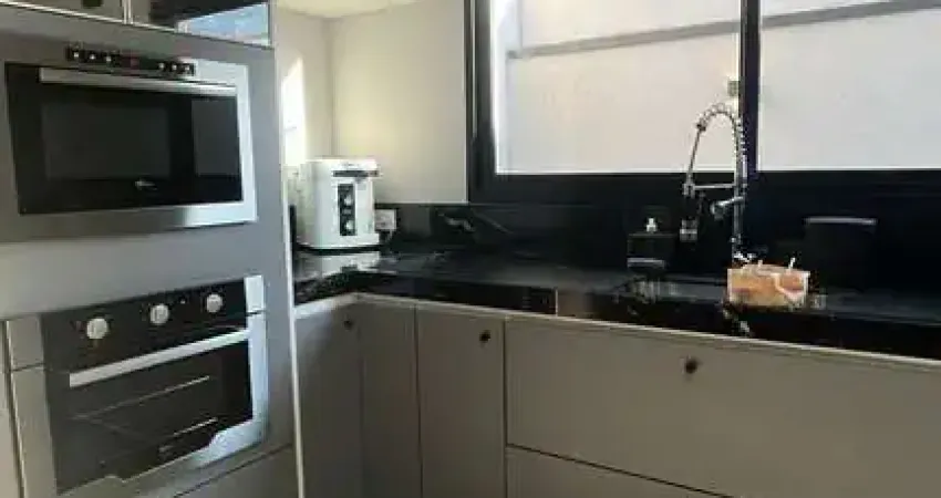 Casa Térrea 140m2 3 Dorms 1 Suíte, 2 banheiros, 4 vagas de garagem, 1 sala, localizado em condomínio. Condominio Completo com segurança 24 Horas e Laz