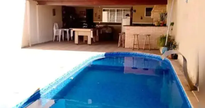 Sobrado 140m2 3 Dorms 1 Suíte, Sala, Sala Jantar, Cozinha Planejada, Banheiro, Área Gourmet c/Churrasqueira, Piscina, Terreno 240m2