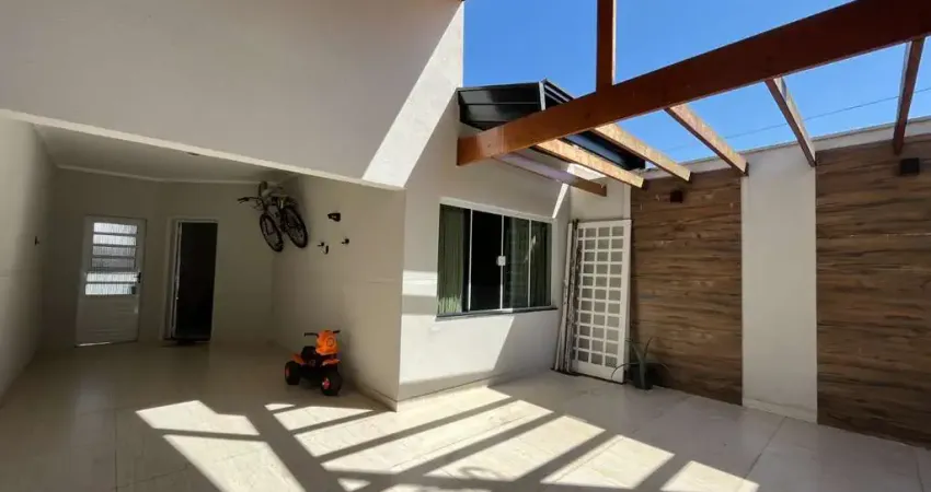Casa Térrea 214m2 03 dormitórios sendo 01 uma suíte com ar-condicionado, sala e cozinha, área goumert com churrasqueira e psicina, escritório amplo e