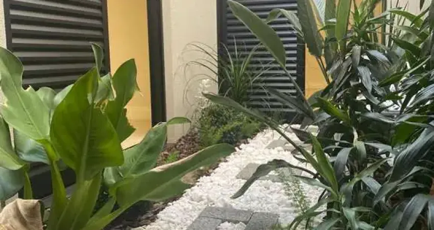 Casa à  Venda jardim terra América terreno de 312,50 m², construção de 211,83 m² com 3 dormitórios, 1 suite com closet, Wc social, piso vinilico no corredor e quartos, porcelanato nas demais dependênc