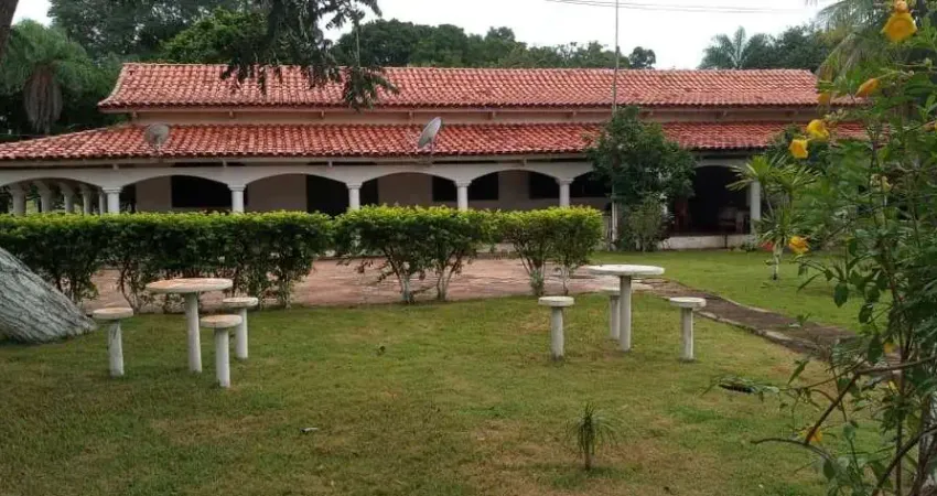 Fazenda 217 alqueires dupla aptidão Tem Car 35 divisão de pasto 3 represas 13 Tanques pra piscicultura 2 Córregos Casa sede com  4 quartos 2 suites Piscina 10x5 m 2 casas pra funcionarios Curral com