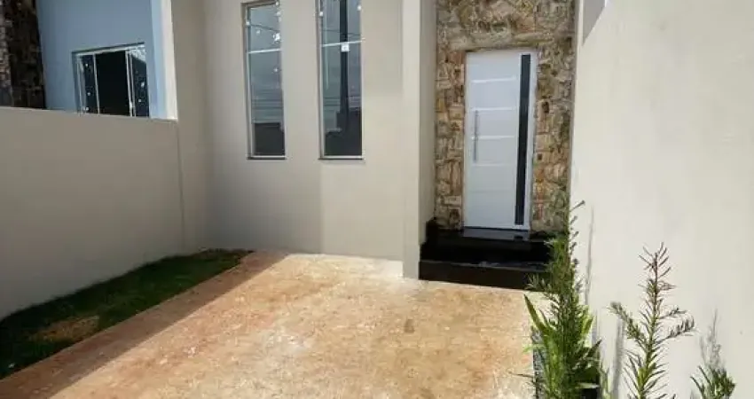 Casa Térrea 70m2 2 Dorms 1 Suíte, Sala, Cozinha Americana c/Balcão de Granito, Banheiros c/Nicho, Quintal, Vaga Descoberta, Frente c/Pedra, Lote 125m2
