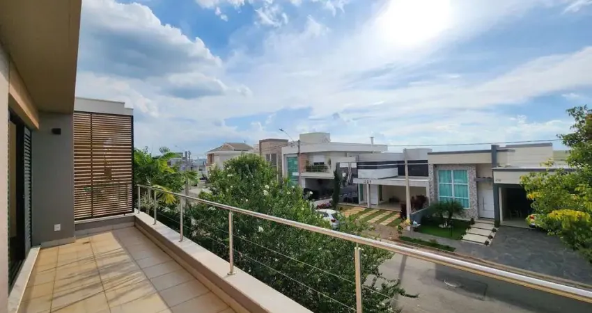 Casa Duplex 180m2 3 Dorms 1 Suíte, piso inferior possuí garagem para 4 veículos sendo 2 cobertas, sala integrada com cozinha e sala de jantar, 2 lavab