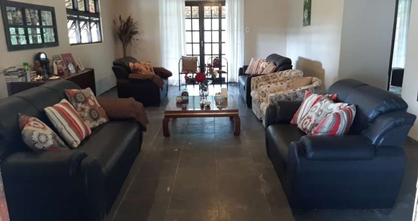 Chácara 2 Alqueires, Casa Sede 250m2 com 5 Dormitórios, Despensa, 3 Banheiros, 3 Casas Caseiro, 2 Estufas, Ótima Localização
