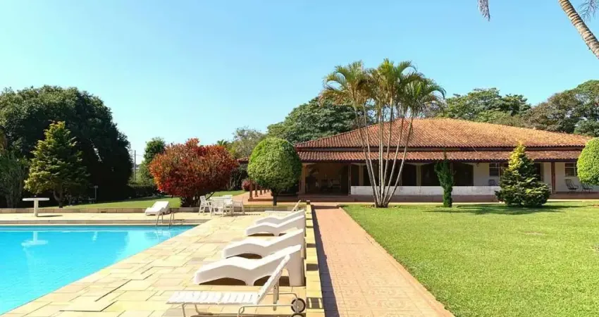Sítio 23 Alqueires, 13 Alqueires em Área Para Plantio, Terra Vermelha, Topografia Boa, Casa Sede com 7 Suítes, Área Gourmet, Casa Caseiro, 3 Lagos