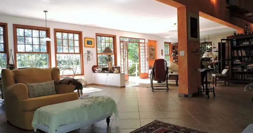 Casa Duplex 415,60m2, 3 Suítes Sendo Uma Master, Lareira, Lazer Completo, Escritório, Moveis Planejados, 4 Vagas, Ótima Localização