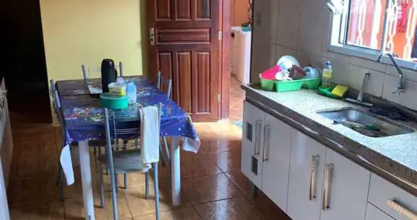 Casa 67m2, 3 Dormitórios, 1 Banheiro, Sala, Cozinha, 1 Vaga de Garagem Coberta, Ótima Localização, Com Escritura