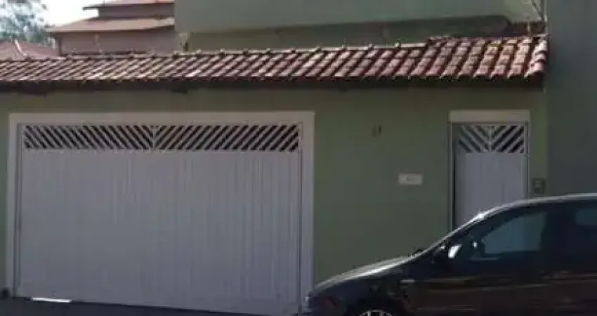 Casa Sobrado 310m2 em Condomínio Fechado, 3 Dormitórios, 1 Suíte, 1 Escritório, 5 Banheiros, 4 Vagas Cobertas, Ótima Localização