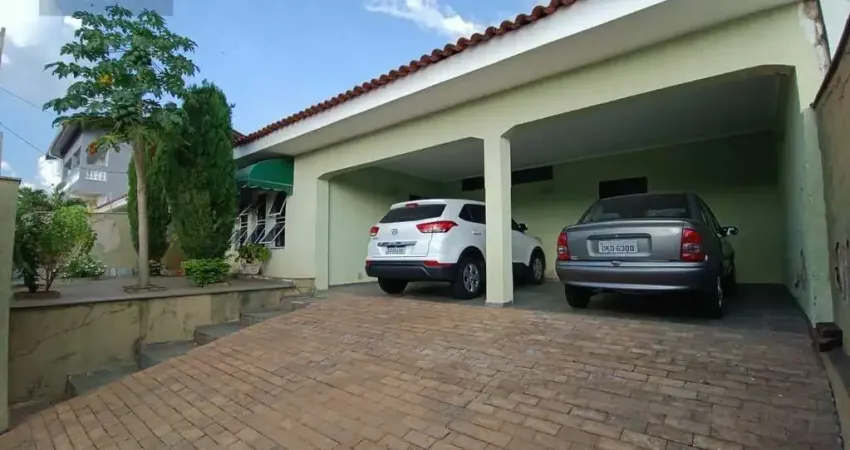 Casa 262m2, 4 Dormitórios, 1 Suíte, , Área Gourmet com Churrasqueira, Edícula, Cozinha Americana, Moveis Planejados, 4 Vagas, Ótima Localização
