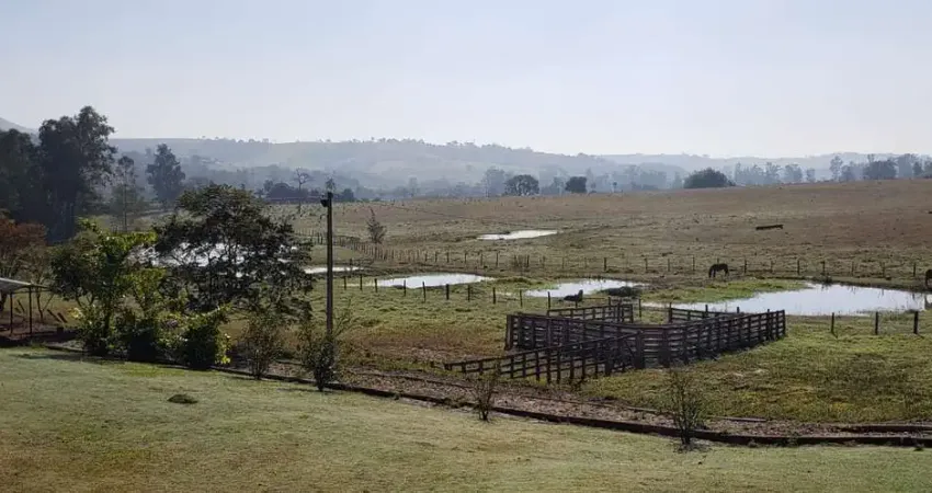 Sítio 5 Alqueires, Rica em Água com 10 Tanques com Peixes, 3 Casas, Barracão, Horta, Restaurante, Ótima Localização, Curral, Campo de Futebol
